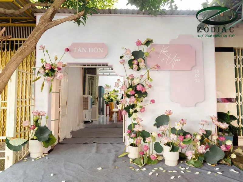backdrop đám cưới tân hôn