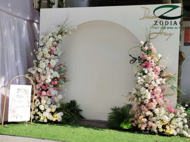 backdrop đám cưới tối giản