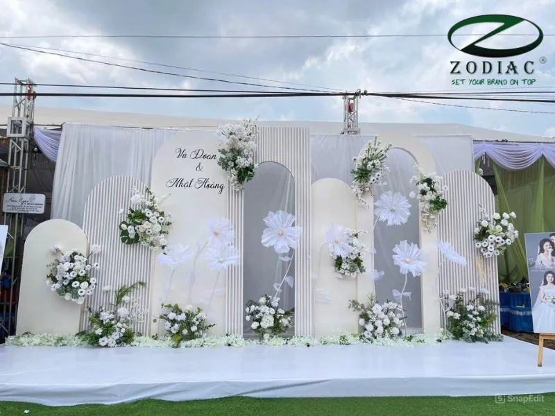 backdrop đám cưới tone trắng