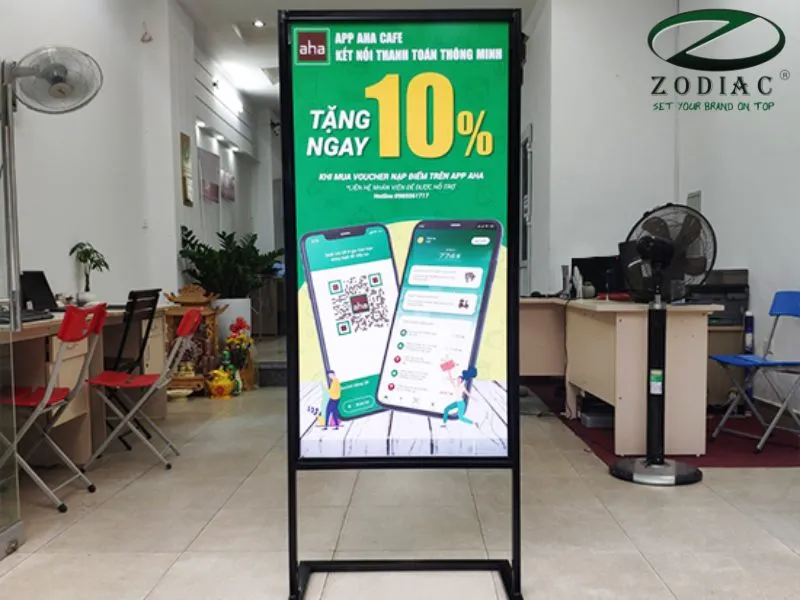 standee chân sắt giảm giá sale